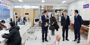 경기침체 속 세정지원 강조···정용대 대전국세청장 공주세무서 방문