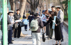 운전자 여러분, 횡단보도 앞 아이 먼저 보내주세요