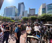 젠슨황·최태원·구광모·이해진 '삼겹살·소맥 회동'에 홍대 일대 들썩