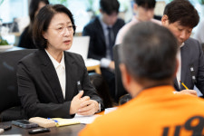 추미애 경기도지사, 소방관들과 만나 