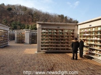 설 맞아 국립 이천 호국원 찾은 성묘객들