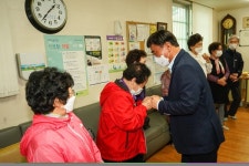 6개월만에 문 열린 경로당... 연수구, 백신 접종자에 경로당 개방