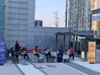 용현5동 주민자치회, 6개 학교 찾아가며 작은음악회 열어
