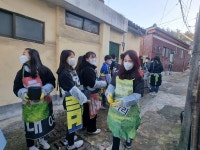 용정초교 어린이들도 연탄 나눔 봉사에 나섰다