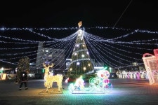 동인천역 북광장에 대형 크리스마스트리 점등