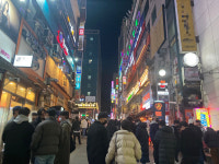 고삐풀린 방역... 11시 영업 첫날 구월동 로데오거리 인파 넘쳐