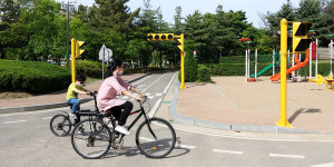 작은 신호등 너머로 배우는 삶의 질서, 계양교통공원에서