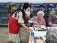 한결봉사단, 만월종합사회복지관 정겨운 수랏간 생신잔치 봉사활동