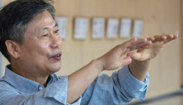비 새는 시민회관에서 원형회전무대 예술회관으로