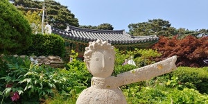 세상을 비추는 자비로운 등불, 전등사에서