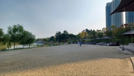 청라호수공원 맨발 산책길 2곳 개장... 가을 정취따라 걷기