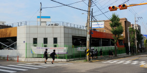 정겨운 그 시절 선물의 집 같은, 관교동에서