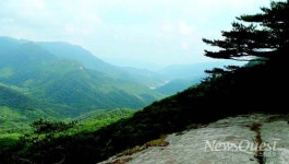 [한국 유산기(36)] 문경새재, 둘러앉은 주흘산(2)
