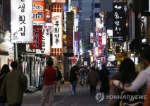 현행 거리두기·5인 모임금지 3주 연장…7월부터 수도권 식당 영업 밤 12시까지