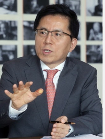 [이영종의 우리가 미처 몰랐던 북한]  김정은의 '벤츠사랑'.. S클래스 통 큰 선물로 간부들 충성유도