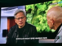 젠슨 황 엔비디아 CEO, SK하이닉스에 HBM4, 6개월 빨리 달라