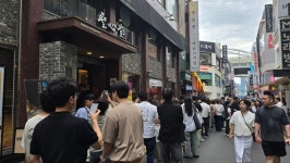 [데스크 칼럼] 70년 빵집 대전 성심당, 나눔으로 구워낸 기적...한 조각의 빵이 건네는 따뜻함