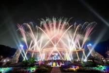 캐리비안베이 방문객은 에버랜드 공짜...놀이·공연·불꽃쇼 보며 늦캉스 즐기세요