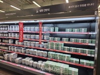 대상웰라이프(주) 홈플러스 방학점 | [르포] "신선식품 빠진 매대에 식기류만 덩그러니"...봄철에 한파 덮친 홈플러스 방학점