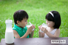 소비자 80% “주1회 이상 우유음용”…연령 낮을수록 식사대용 목적