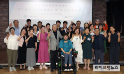 유인촌 장관, 수어로 말해요