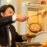 유가네닭갈비, 인기 유튜브 채널 ‘웃고리즘’과 협업…MZ세대와 소통 강화