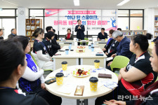 이민근 안산시장, 원곡동 주민들에게 희망 메시지 전달