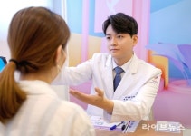 뷰성형외과의원 조진우 원장 “중년눈성형은 단순 동안 아닌 기능 회복 수술”