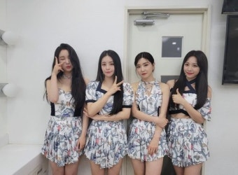 승승장구하던 브레이브걸스 소속사, 갑질 굿즈 논란 사과...'대체 무슨일'