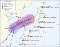 중국 상하이 해상 올라온 태풍 찬투, 17일 새벽 제주 부근 해상으로...순간풍속 최대 95㎞ 강풍