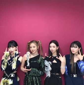'인기가요' 에스파, 방송 출연 없이 1위...이찬원 컴백