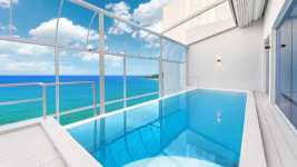 어보브블루풀빌라 산토리니 컨셉 객실과 오션뷰 갖춰...