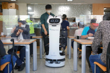 고양시원흥종합사회복지관, 올해 추석 명절 행사 진행...브이디컴퍼니 서빙로봇 체험 등