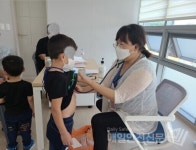 소아과 전문의 부족 속 서울 강남과 강북 각 4곳 동네의원, 평일 야간에도 아픈 아이 진료한다