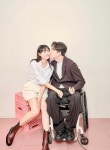 전신마비 유튜버 박위, 송지은과 공개 연애 시작...그들의 사연 들어보니