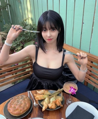 방시혁과 美에서 사진찍힌 과즙세연, 7월부터 LA있었다고 주장…댓글 차단