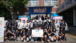 청소년정책연구원, 대국민 투표 결과 중등 부문 1위 수상팀인 대구 시지중학교 인바시 동아리에 간식차 전달