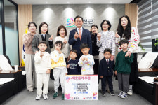 화랑리버빌 어린이집, 화랑 어린이집, 화랑마을 어린이집 학부모 일동, 어려운 이웃돕기 성금 기탁