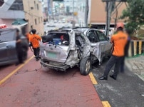 부산 사하구 오르막길서 70대 운전자 후진 사고로 3명 부상