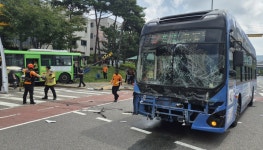 청라중학교 앞 교차로서 시내버스 충돌…승객 등 12명 병원 치료 의사