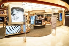 디밀, 국내 최초 뷰티 크리에이터 편집샵 디바인 1호점 롯데월드타워에 오픈