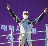 넥센스피드레이싱 4전, GT-200 결승에서 유재광 짜릿한 우승…김도훈·윤호식 2·3위