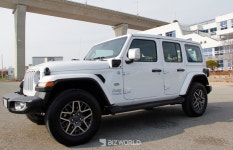 [시승기] 지프 플러그인 하이브리드 시스템 4xe…야생마 지프를 순한 양으로 만들다