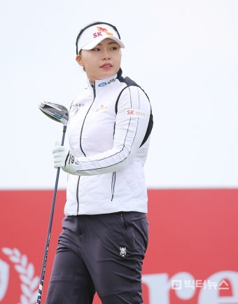 [생생포토] 'KLPGA 챔피언십' 명품 드라이버샷 날리는 골퍼들