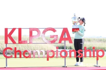 [생생포토] 박현경, KLPGA 챔피언십 우승…'2연패'