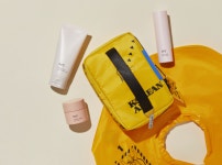 대한항공, 노후 구명조끼로 여행용 파우치 만들어 출시