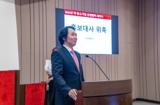 한국강소기업협회의 홍보대사에  시각장애인 김정준 성악가