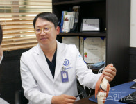 [최윤진 원장 건강칼럼] 인공관절수술 후 초기 재활치료에 따라 수술 결과 달라질 수 있어