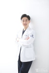 [최재규 원장 건강칼럼] 누구나 겪을 수 있는 허리디스크, 통증 완화 방법은?