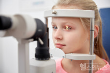소아 안과 전문의가 추천하는 아이 안경 고르는 팁